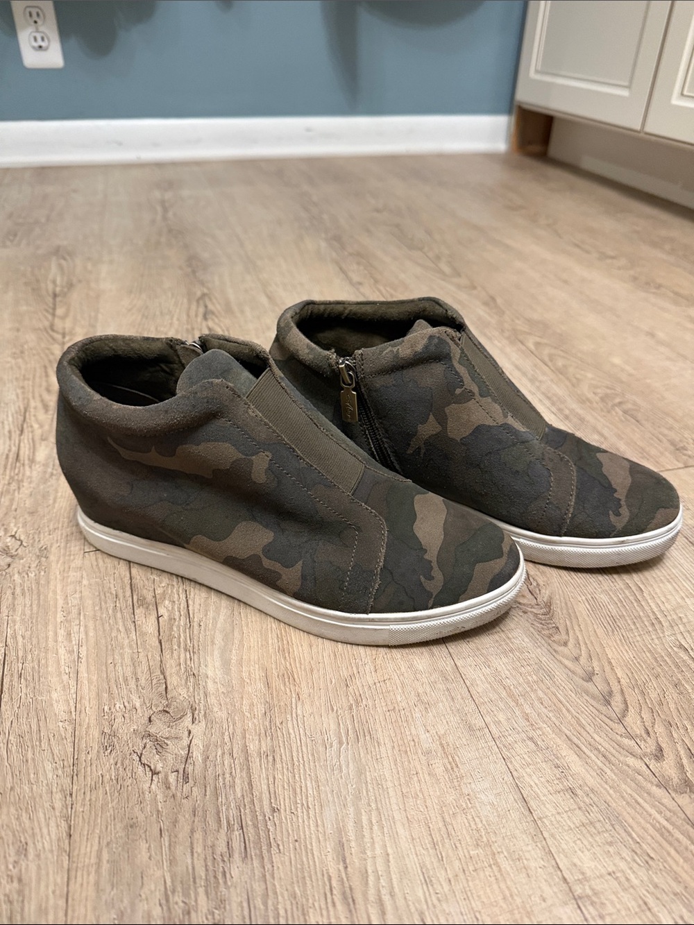 Women's Camo Slip-On Wedge Sneakers - Green Camo